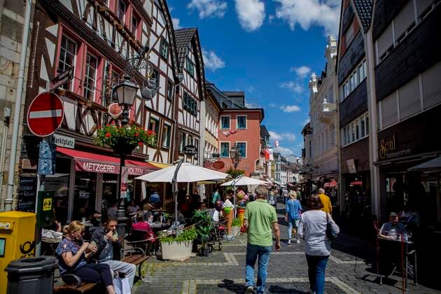 As here in Ahrweiler Rhineland-Palatinate, Corona incidences continue to fall Under certain conditions, outdoor restaurants could reopen in bright sunshine on the last weekend of May 2021 Corona relaxations
