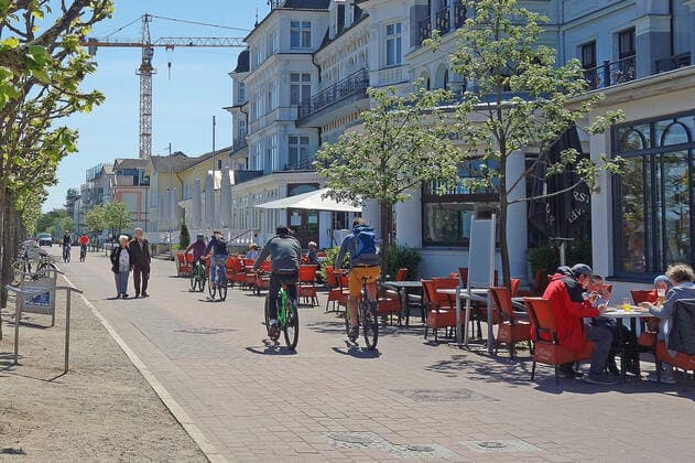Slowly normality returns to Usedom Day visitors and holidaymakers from Mecklenburg Vorpommern enjoy the freedom Hoteliers and restaurants are ready for the big rush on 4 June, when holidaymakers from other federal states can come 30 05 2021 in Ahlbeck Coronavirus