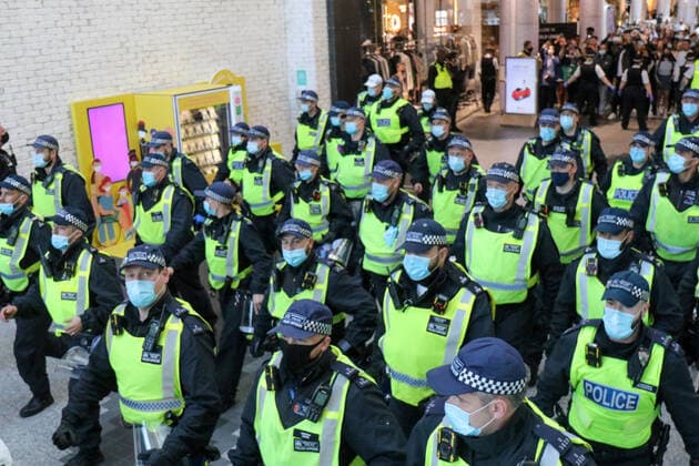 Anti Vax Demo And Clash With Police At Westfields Shopping Centre Anti-vaxx protesters clash with police while storming Westfield shopping centre, Stratford, London on Saturday 29th May 2021. London United Kingdom fletcher-antivaxx210529_npYhw  Copyright: xMIxNewsx