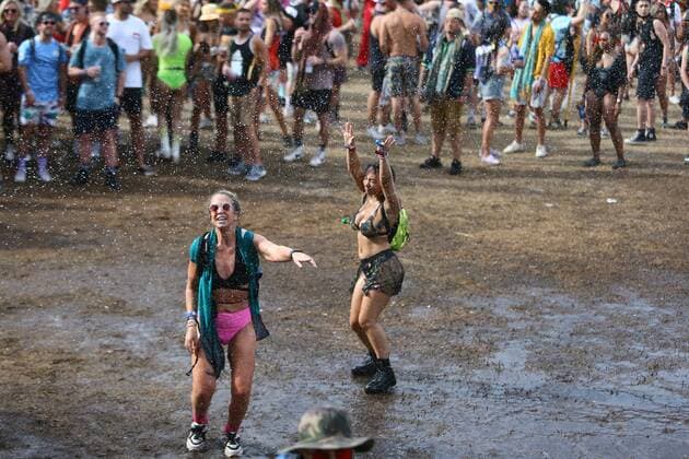 May 30, 2021, Tampa, Florida, USA: Unnamed individuals dance while a staff member sprays water into the crowd while tens of thousands of electronic music fans gathered during day two of the Sunset Music Festival weekend on Sunday, May 30, 2021 in Tampa. Sunset Music Festival returns to the parking lot of Raymond James Stadium after a one year hiatus during the COVID-19 pandemic shutdowns of 2020. Tampa USA - ZUMAs70_ 20210530_zan_s70_088 Copyright: xLuisxSantanax