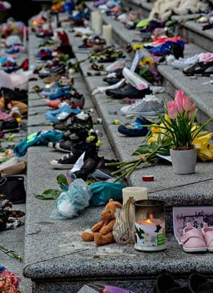 (210531) -- VANCOUVER, May 31, 2021 -- Children s shoes and toys are placed on the staircase outside Vancouver Art Gallery during a memorial event for the 215 children whose remains have been found buried at a former Kamloops residential school in Vancouver, British Columbia, Canada, May 30, 2021. (Photo by Xinhua) CANADA-VANCOUVER-KAMLOOPS INDIGENOUS SCHOOL-CHILDREN REMAINS-MEMORIAL AndrewxSoong 