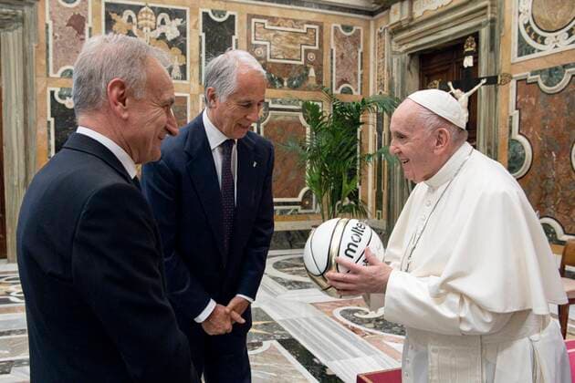 News Bilder des Tages May 31,2021 : Pope Francis received in Audience the Delegation of the Italian Basketball Federation on the occasion of the centenary of the birth of the Federation at the Apostolic Palace in the Vatican.  Copyright: x VATICANxMEDIAx CPPx xIPAx x CatholicxPressxPhotox