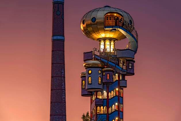 Kuchlbauer Tower or Hundertwasser Tower by Friedensreich Hundertwasser and Peter Pelikan with chimney of the Kuchlbauer Brewery, Beer Garden in Kuchlbauer s Bierwelt, Abensberg, Lower Bavaria, Bavaria, Germany, Europe Copyright: imageBROKER/RaimundxKutter iblrai06745165.jpg
