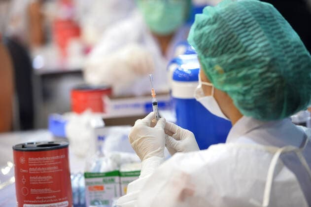 (210531) -- BANGKOK, May 31, 2021 -- A nurse prepares the COVID-19 vaccine developed by Chinese pharmaceutical company Sinovac in Bangkok, Thailand, May 31, 2021. Thai capital Bangkok announced Monday to ease some COVID-19 bans on venues such as museums, parks and massage parlors despite continued surge in new infections. ) THAILAND-BANGKOK-COVID-19-VACCINATION RachenxSageamsak 