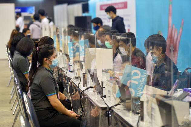 (210531) -- BANGKOK, May 31, 2021 -- Citizens wait to receive the COVID-19 vaccines developed by Chinese pharmaceutical company Sinovac in Bangkok, Thailand, May 31, 2021. Thai capital Bangkok announced Monday to ease some COVID-19 bans on venues such as museums, parks and massage parlors despite continued surge in new infections. ) THAILAND-BANGKOK-COVID-19-VACCINATION RachenxSageamsak 