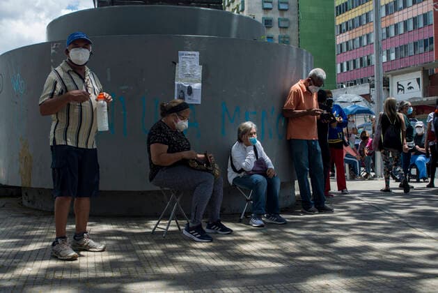 Coronavirus Vaccination In Caracas, Venezuela People wait to receive the first dose of the Sputnik V vaccine against the COVID-19 coronavirus during a vaccination day promoted by the municipality and supported by the state government in Caracas, on May 30, 2021. Caracas Venezuela lezama-notitle210530_npAcj  Copyright: xJonathanxLanzax
