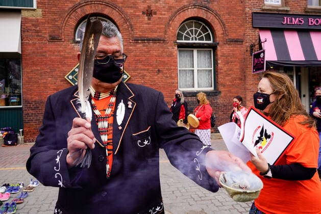 May 31, 2021, CHARLOTTETOWN, PE, Canada: Elder Junior Peter Paul performs a smudging ceremony in Charlottetown on Monday, May 31, 2021 prior to a remembrance of the 215 children s bodies discovered in Kamloops, British Columbia. CHARLOTTETOWN Canada  - ZUMAc35_ 20210531_zaf_c35_009 Copyright: xJohnxMorrisx