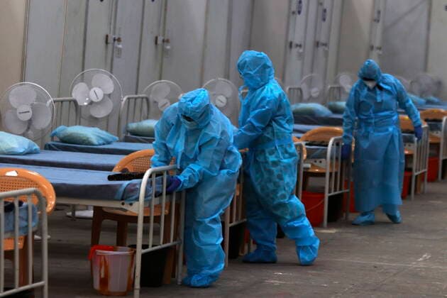 May 31, 2021, Chennai, Tamil Nadu, India: Health workers make the bed arrangement at a temporary isolation centre built in Chennai Trade Centre for the Covid-19 coronavirus patients in Chennai. Chennai India - ZUMA CEN 20210531_mda_l172_181 Copyright: xSrixLoganathanx