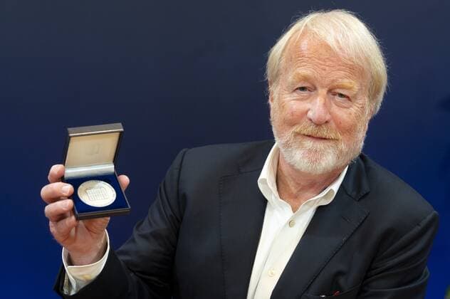 AMSTERDAM Jaap van Dissel was presented with the Academy Medal by President of the KNAW, Ineke Sluiter Van Dissel, RIVM director and professor, received the Academy Award for science for the way in which he advised the Minister of Health and the government s crisis team on combating Covid 19 during the corona epidemic ANP EVERT ELZINGA  Copyright: xHollandsexHoogtex xxANPx x432008716x