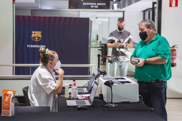May 31, 2021, Barcelona, Catalonia, Spain: A health worker seen guiding a man after taking vaccine dose..To accelerate the vaccination of COVID-19, the Futbol Club Barcelona has offered a space in the club s stadium, Camp Nou, for the Catalan Health Department to expand the mass immunization points. Barcelona Spain - ZUMAs197 20210531_zaa_s197_091 Copyright: xThiagoxPrudenciox