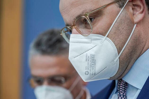 Bundespressekonferenz zur Aktuellen Corona-Lage Aktuell,01.06.2021,Berlin,Bundesgesundheitsminister Jens Spahn gemeinsam mit Prof. Dr. Lothar H. Wieler, Praesident Robert Koch-Institut (RKI) bei verlassen der Bundespressekonferenz zum Thema Aktuelle Corona-Lage Berlin Berlin Deutschland *** Federal Press Conference on the Current Corona Situation Current,01 06 2021,Berlin,Federal Health Minister Jens Spahn together with Prof Dr Lothar H Wieler, President Robert Koch Institute RKI at leave of the Federal Press Conference on the Current Corona Situation Berlin Berlin Germany