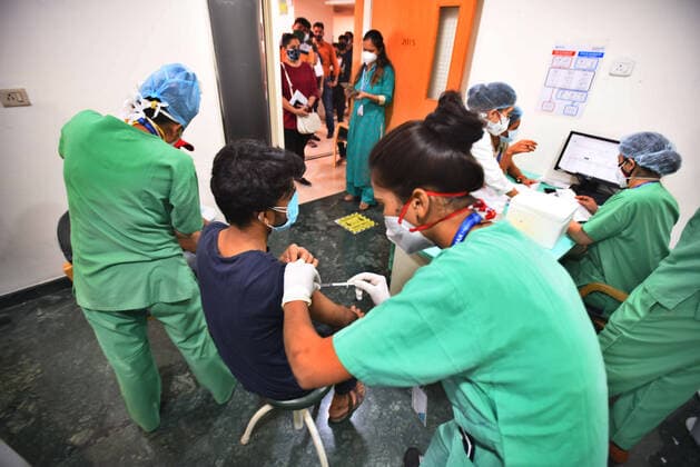 NEW DELHI, INDIA - MAY 31: A medic inoculates a dose of Covid-19 vaccine to a beneficiary at Max Super Speciality Hospital, Patparganj, on May 31, 2021 in New Delhi, India. (Photo by Raj K Raj Hindustan Times) COVID-19 Vaccination Drive