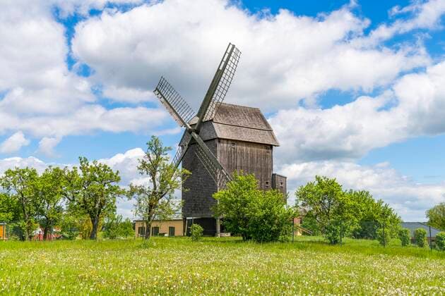 Historische Bockwindmühle in Vehlevanz, Oberkrämer, Oberhavel, Havelland, Brandenburg, Deutschland, Europa *** Historic windmill in Vehlevanz, Oberkrämer, Oberhavel, Havelland, Brandenburg, Germany, Europe Copyright: imageBROKER OliverxGerhard ibxoge06757287.jpg
