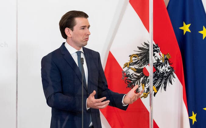 20210601 Press statements on the increasing willingness to vaccinate VIENNA, AUSTRIA - JUNE 1: Federal Chancellor Sebastian Kurz (OEVP) giving a press statement on the increasing willingness to vaccinate at Federal Chancellery on June 1, 2021 in Vienna, Austria. WIEN, OESTERREICH - 1. JUNI: Bundeskanzler Sebastian Kurz (OEVP) bei einem Pressestatement zur steigenden Impfbereitschaft im Bundeskanzleramt am 1. Juni 2021 in Wien, Oesterreich. 210601_SEPA_32_049 Copyright: xMartinxJuenx SEPAxMedia