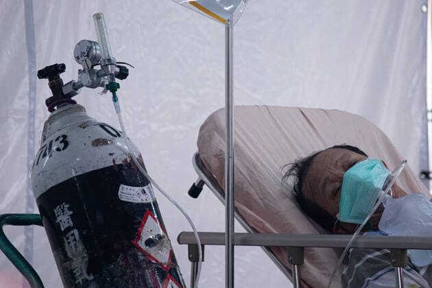 News Themen der Woche KW22 News Bilder des Tages Virus Outbreak Taiwan A covid-19 patient at a temporary outdoor ward outside of a hospital in Taipei, Taiwan on June 1, 2021. Taipei Taiwan chih-notitle210601_npLv7  Copyright: xAnnabellexChihx