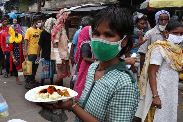 Coronavirus Emergency In Kolkata Volunteer distribute INR Rs.5 Meal for poor papules in Kolkata, India on June 01, 2021. West Bengal Government the Maa scheme under which her government would provide a meal at a nominal cost of Rs 5 to poor people.They will get a platter of rice, dal, a vegetable and egg curry for Rs 5, she said adding that the state government will bear a subsidy of Rs 15 per plate.Self-help groups will operate the kitchens from 1 pm to 3 pm every day and such kitchens will be set up everywhere in the state gradually. Kolkata West Bengal India chakraborty-notitle210601_npOC0  Copyright: xDebajyotixChakrabortyx