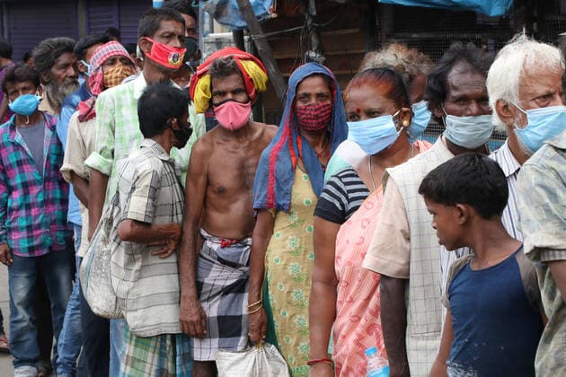 Coronavirus Emergency In Kolkata Poor papules waiting line , Volunteer distribute INR Rs.5 Meal for poor papules in Kolkata, India on June 01, 2021. West Bengal Government the Maa scheme under which her government would provide a meal at a nominal cost of Rs 5 to poor people.They will get a platter of rice, dal, a vegetable and egg curry for Rs 5, she said adding that the state government will bear a subsidy of Rs 15 per plate.Self-help groups will operate the kitchens from 1 pm to 3 pm every day and such kitchens will be set up everywhere in the state gradually. Kolkata West Bengal India chakraborty-notitle210601_npyXF  Copyright: xDebajyotixChakrabortyx