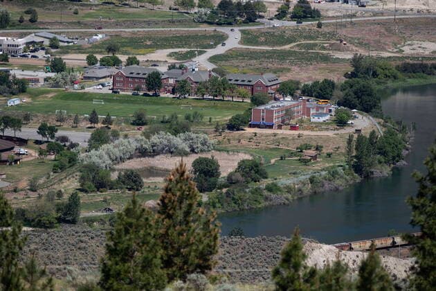 News Bilder des Tages June 1, 2021, Kamloops, BC, Canada: The former Kamloops Indian Residential School is seen in Kamloops, B.C., on Tuesday, June 1, 2021. The remains of 215 children have been discovered buried near the former school. Kamloops Canada  - ZUMAc35_ 20210601_zaf_c35_107 Copyright: xDarrylxDyckx