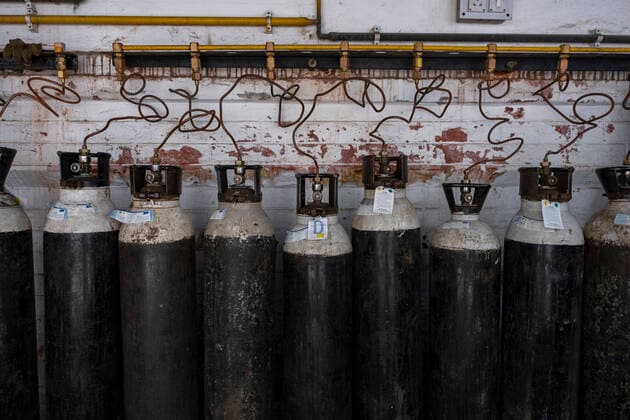 June 2, 2021, Kolkata, West Benga, India: Oxygen cylinders seen connected to different units at a government hospital..Daily COVID-19 cases are decreasing gradually in India. Several states are preparing to begin the unlocking process of the lockdown. In last 24 hours, India reported 132,788 new cases with 3,207 new fatalities according to MoHFW India. Kolkata India - ZUMAs197 20210602_zaa_s197_152 Copyright: xDipayanxBosex