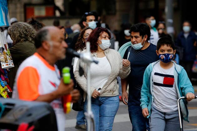 Santiago, June 02, 2021 High mobility during coronavirus pandemic in downtown Santiago Jonnathan Oyarzun Aton Chile, Santiago Chile Aton 514987  Copyright: JONNATHANxOYARZUN ATONxCHILE