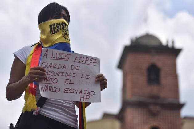 Bilder des Jahres 2021, News 06 Juni News Themen der Woche KW22 News Bilder des Tages Cali (Colombia), 02 06 2021.- Citizens participate in a new day of protests of the National Strike, in Cali, Colombia, 02 June 2021. The wear and tear marked this Wednesday a new day of the National Strike, the least crowded of the seven that have taken place since April 28, and in which thousands of people took to the streets of different cities in Colombia to express their rejection of the Government and police violence. The wear marks a new day of National Strike in Colombia !ACHTUNG: NUR REDAKTIONELLE NUTZUNG!  Copyright: xErnestoxGuzmanxJrx AME2869 20210603-637582771766836285