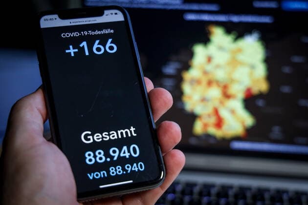 Coronavirus in Germany Covid 19 Dashboard of the Robert Koch Institute 03 06 2021 Robert Koch Institute 7 days Incidence 34.1 7 days Number of cases 28 331 COVID 19 cases 3 692 468 Addition of 4 640 compared to the previous day COVID 19 deaths 88 940 Addition of 166 compared to the previous day