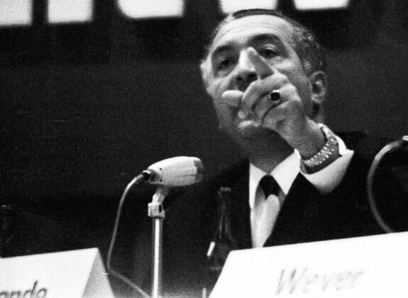 FDP im Wahlkampf 1966 DEU, Deutschland, Dortmund: Fuehrende Politiker der FDP im Wahlkampf zur Bundestagswahl 1966 in Dortmund.. Erich Mende am Rednerpult. DEU, Germany, Dortmund: Leading politicians of the FDP during the election campaign for the 1966 Bundestag elections in Dortmund. NRW *** FDP during the election campaign 1966 DEU, Germany, Dortmund Leading politicians of the FDP during the election campaign for the 1966 Bundestag elections in Dortmund Erich Mende at the lectern DEU, Germany, Dortmund Leading politicians of the FDP during the election campaign for the 1966 Bundestag elections in Dortmund NRW