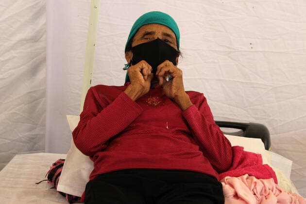 Coronavirus in Indien, landesweite Eindrücke Corona Virus Outbreak In India An Indian Jewish woman, from the India s northeastern state of Manipur, suffering from the coronavirus disease, adjusts her mask inside a COVID-19 care facility, setup inside the Gurudwara Rakab Ganj (Sikh temple), in New Delhi, India on June 3, 2021. New Delhi India makhija-notitle210603_np9RK  Copyright: xMayankxMakhijax