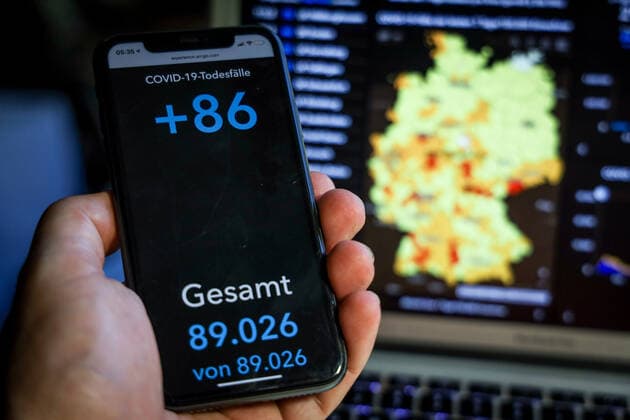 Coronavirus in Germany Covid 19 Dashboard of the Robert Koch Institute 04 06 2021 Robert Koch Institute 7 days Incidence 29.7 7 days Number of cases 24 682 COVID 19 cases 3 695 633 Addition of 3 165 compared to the previous day COVID 19 deaths 89 026 Addition of 86 compared to the previous day