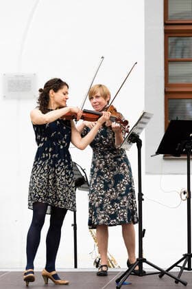 Small concert of the Central Saxon Philharmonic Orchestra at Obermarkt Freiberg Sax n Strings 04 06 2021 Sophia Heide, first violin and Kerstin Guzy, first violin of the Central Saxon Philharmonic Orchestra Freiberg Obermarkt Saxony Germany