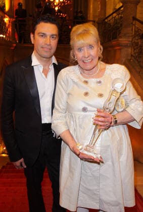 Womens World Award 05 03 2009 Opera singer Marios, Mario Frangoulis Elizabeth Betty Williams, activist, at the Vienna City Hall, Friedrich Schmidt Platz 1, at the party after the Women World Awards 05 03 2009 Â