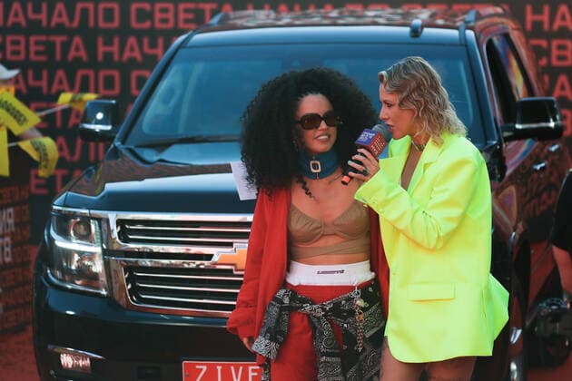 Muz-TV Music Awards in Moskau MOSCOW, RUSSIA â€“ JUNE 4, 2021: Singer Zivert (L) and presenter Ksenia Sobchak at a ceremony to present the 2021 Muz-TV Music Awards, at the Megasport Arena. Sergei Karpukhin TASS  TS103834