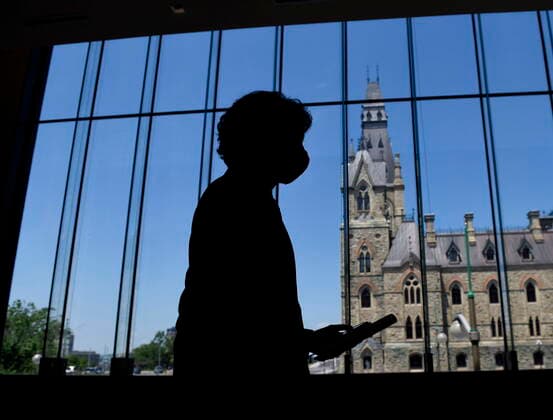 News Bilder des Tages Kanada, Premierminister Justin Trudeau Pressekonferenz in Ottawa June 4, 2021, Ottawa, on, Canada: Prime Minister Justin Trudeau leaves a news conference on the COVID-19 pandemic, in Ottawa, on Friday, June 4, 2021. Ottawa Canada  - ZUMAc35_ 20210604_zaf_c35_032 Copyright: xJustinxTangx