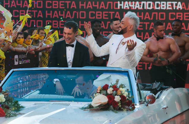 Muz-TV Music Awards in Moskau MOSCOW, RUSSIA â€“ JUNE 4, 2021: Blogger Dava (L) and singer Filipp Kirkorov at a ceremony to present the 2021 Muz-TV Music Awards, at the Megasport Arena. Sergei Karpukhin TASS  TS103853