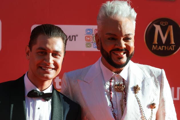 Muz-TV Music Awards in Moskau MOSCOW, RUSSIA â€“ JUNE 4, 2021: Blogger Dava (L) and singer Filipp Kirkorov at a ceremony to present the 2021 Muz-TV Music Awards, at the Megasport Arena. Sergei Karpukhin TASS  TS103855