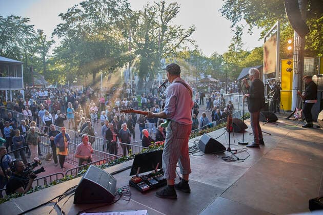 Lars Lilholt Band takes the stage twice when Fed Friday concerts return in Tivoli Friheden in Aarhus, Friday 4 June 2021 Despite corona restrictions, the Aarhus music tradition Fed Fredag in Tivoli Friheden returns from Friday 4 June, Aarhus  Copyright: Copyrightx x2021xMikkelxBergxPedersen.xAllxrightsxreserverdxaccordingxtoxDanishxlaw.xForxmorexinformationxorxtoxbuyxthisximage, MikkelxBergxPedersenx COP200 spdk20210604-214716-L