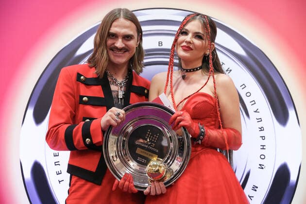 MOSCOW, RUSSIA â€“ JUNE 4, 2021: Little Big band member Sofya Tayurskaya (R) and Ilya Prusikin hold a trophy for the Best Band at a ceremony to present the 2021 Muz-TV Music Awards, at the Megasport Arena. Sergei Karpukhin TASS  TS103968