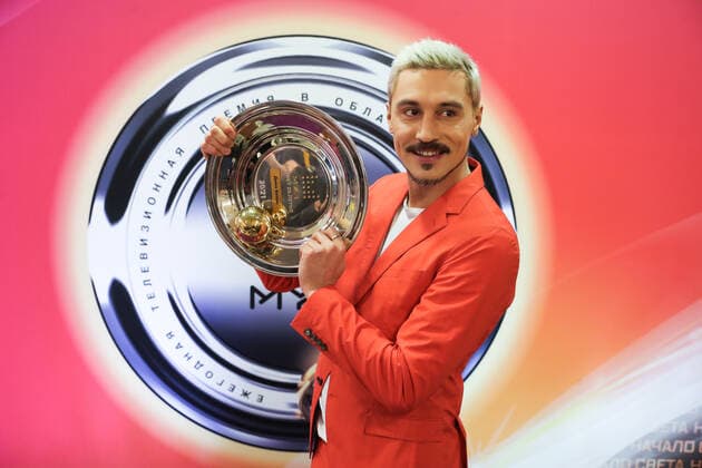 MOSCOW, RUSSIA â€“ JUNE 4, 2021: Singer Dima Bilan holds a trophy for the Best Artist of the Last 25 Years at a ceremony to present the 2021 Muz-TV Music Awards, at the Megasport Arena. Sergei Karpukhin TASS  TS10394F
