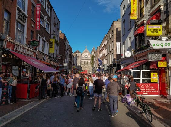 Crowded Outdoor Gatherings In Dublin Crowded outdoor gathering on Anne Street South in Dublin city center, on Friday afternoon. On Saturday, 4 June 2021, in Dublin, Ireland. Dublin Ireland widak-crowdedo210604_npaDO  Copyright: xArturxWidakx
