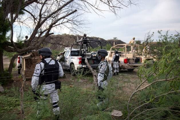 Soldiers of the National Guard monitor the area in which the flood and the collapse of a mine occurred in the municipality of Muzquiz, Coahuila state, Mexico, 04 June 2021. At least seven miners were trapped on Friday by the flood and the collapse of a mine in the Mexican municipality of Muzquiz, in the northern state of Coahuila, where officers of Civil Protection and the Army were displaced for rescue work. Seven miners trapped by the flooding of a mine in northern Mexico !ACHTUNG: NUR REDAKTIONELLE NUTZUNG!  Copyright: xMiguelxSierrax MEX3610 20210605-637584694729400455