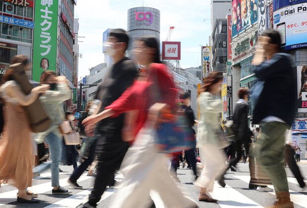 June 5, 2021, Tokyo, Japan - People cross a road at Tokyo s Shibuya fashion district amid outbreak of the new coronavirus on Saturday, June 5, 2021.  (161857667)