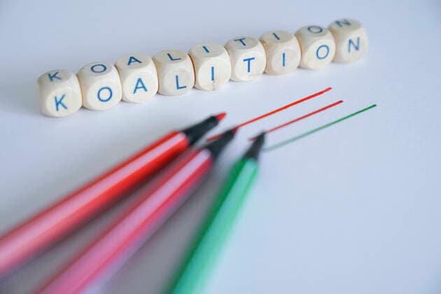 Symbolic image of a government coalition of SPD, Left Party and Greens Symbolic photo and theme image of a possible coalition of the parties SPD, Left Party and Greens of the so-called R2G government coalition and Alliance Germany