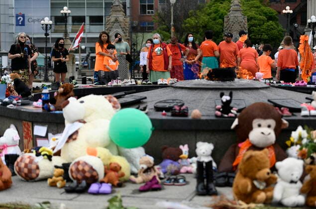 June 5, 2021, Ottawa, on, Canada: Participants gather around the memorial at the Centennial Flame after a Pipe Ceremony to honour the 215 children whose remains were found at the grounds of the former Kamloops Indian Residential School at TkÃ¢â‚¬â ¢emlups te Secwo pemc First Nation in Kamloops, B.C., on Parliament Hill in Ottawa, on Saturday, June 5, 2021. Ottawa Canada  - ZUMAc35_ 20210605_zaf_c35_013 Copyright: xJustinxTangx
