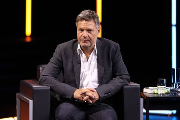 Robert Habeck, der Politiker beim Literaturfestival Lit Cologne mit seinem Buch Von hier an anders: Eine politische Skizze am 1.06..2021 im Tanzbrunnen in Köln Robert Habeck bei der Lit.Cologne Digital 2021 in Köln *** Robert Habeck, the politician at the Lit Cologne literature festival with his book Von hier an anders Eine politische Skizze on 1 06 2021 at the Tanzbrunnen in Cologne Robert Habeck at Lit Cologne Digital 2021 in Cologne 