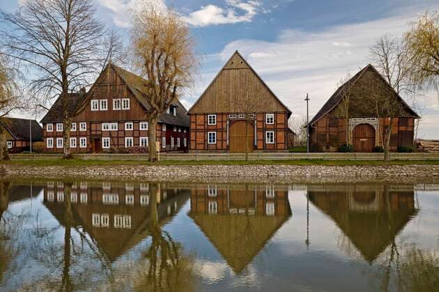 Half-timbered houses reflected in the village pond, Löwendorf, Marienmünster, East Westphalia Lippe, North Rhine-Westphalia, Germany, Europe Copyright: imageBROKER/StefanxZiese iblszi06746580.jpg