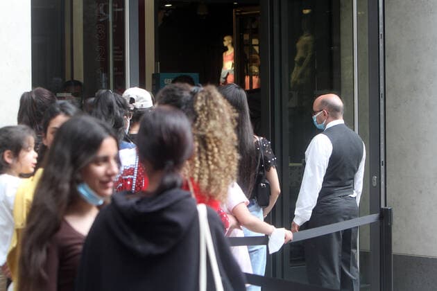 Incidentally, shops have reopened in Stuttgart, leading to a rush of trade in the pedestrian zone and shopping street Königstraße A long, multi-row queue lines up outside a Primark store patiently waiting to be let in, Baden Württemberg, Germany