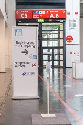 Registration for 1 vaccination, press event on the occasion of the 500 000 in-patient vaccination in the Munich Vaccination Centre, 06 06 2021 Munich Bavaria Germany Copyright: xkolbert-press UlrichxGamelx