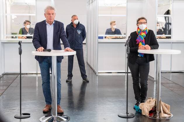 Mayor of Munich Dieter Reiter, Health Officer Beatrix Zurek, press event on the occasion of the 500 000 in-patient vaccination in the Munich Vaccination Centre, 06 06 2021 Munich Bavaria Germany Copyright: xkolbert-press UlrichxGamelx
