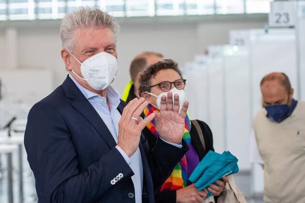 Mayor of Munich Dieter Reiter during a tour of the vaccination centre, press event on the occasion of the 500,000 in-patient vaccination in the Munich vaccination centre, 06 06 2021 Munich Bavaria Germany Copyright: xkolbert-press UlrichxGamelx