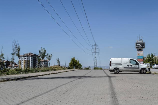 Nationwide Sunday curfews continue in Turkey A vehicle is parked on a deserted street during a nationwide Sunday curfew imposed to stem the spread of coronavirus (COVID-19) in Ankara, Turkey, on Sunday, June 6, 2021. Ankara Turkey gocherimagery210606_007  Copyright: xAltanxGocherx
